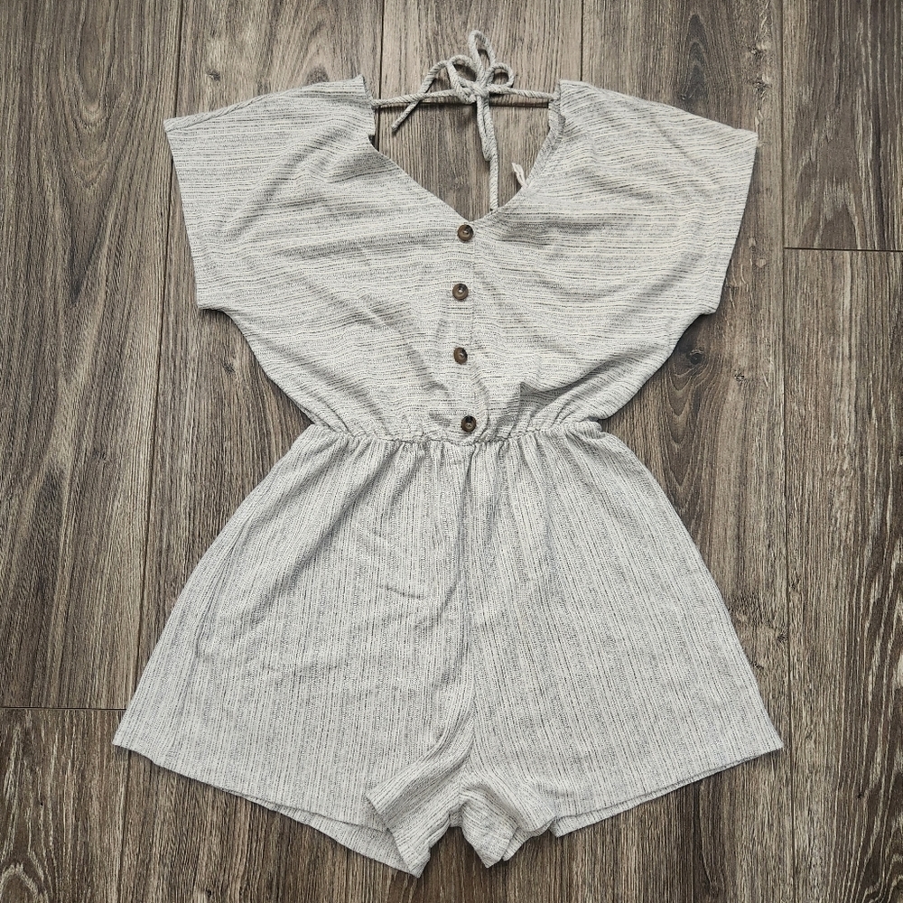 UO Caution To the Wind Romper Tie Back Medium T2